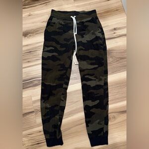 Victoria’s Secret PINK Camo Drawstring Joggers - Olive & Black size XS